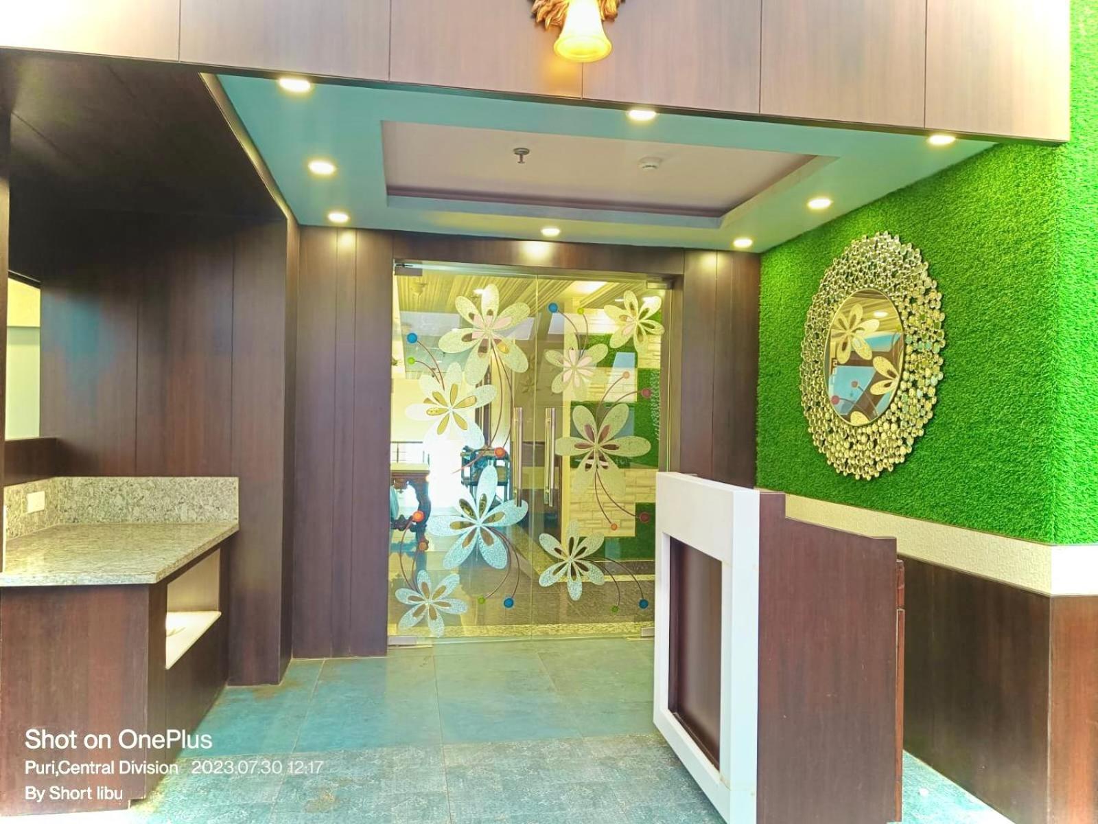 Hotel Kuber Palace ! Puri Near-Sea-Beach-And-Temple Fully-Air-Conditioned-Hotel With-Lift-And-Parking-Facility Esterno foto