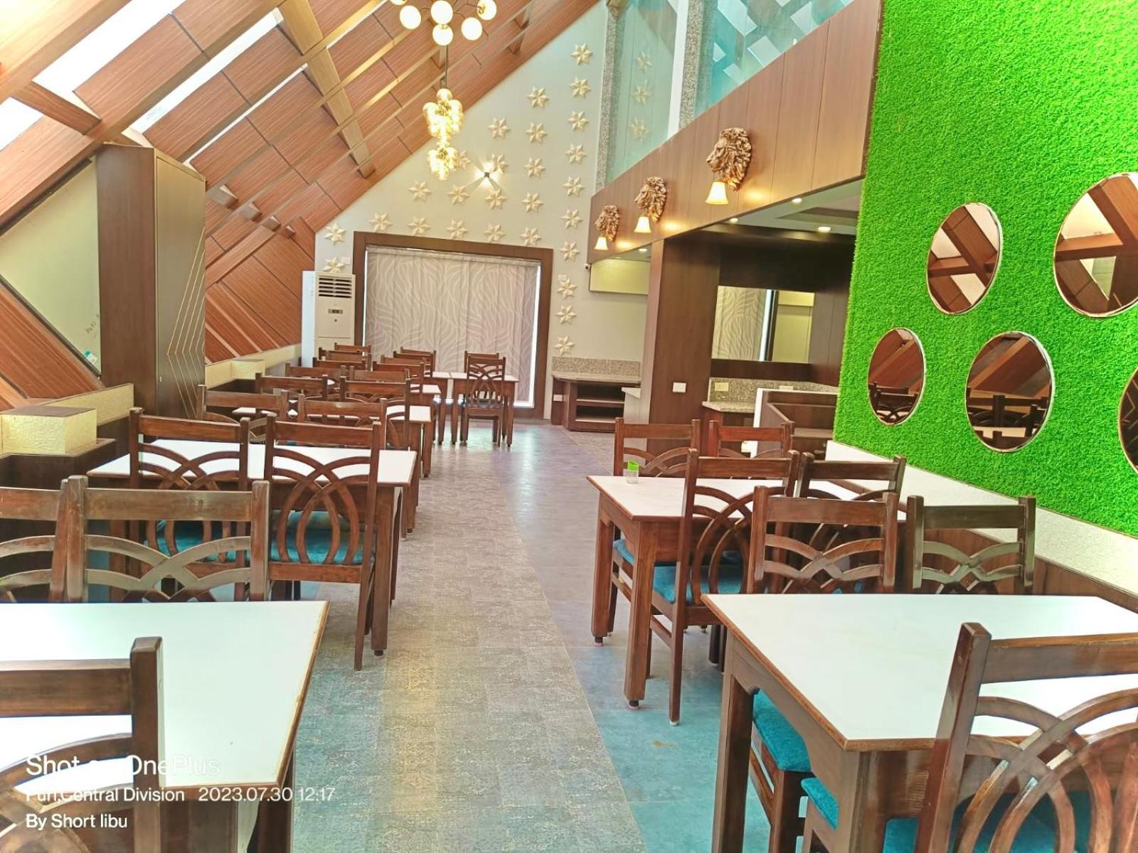 Hotel Kuber Palace ! Puri Near-Sea-Beach-And-Temple Fully-Air-Conditioned-Hotel With-Lift-And-Parking-Facility Esterno foto