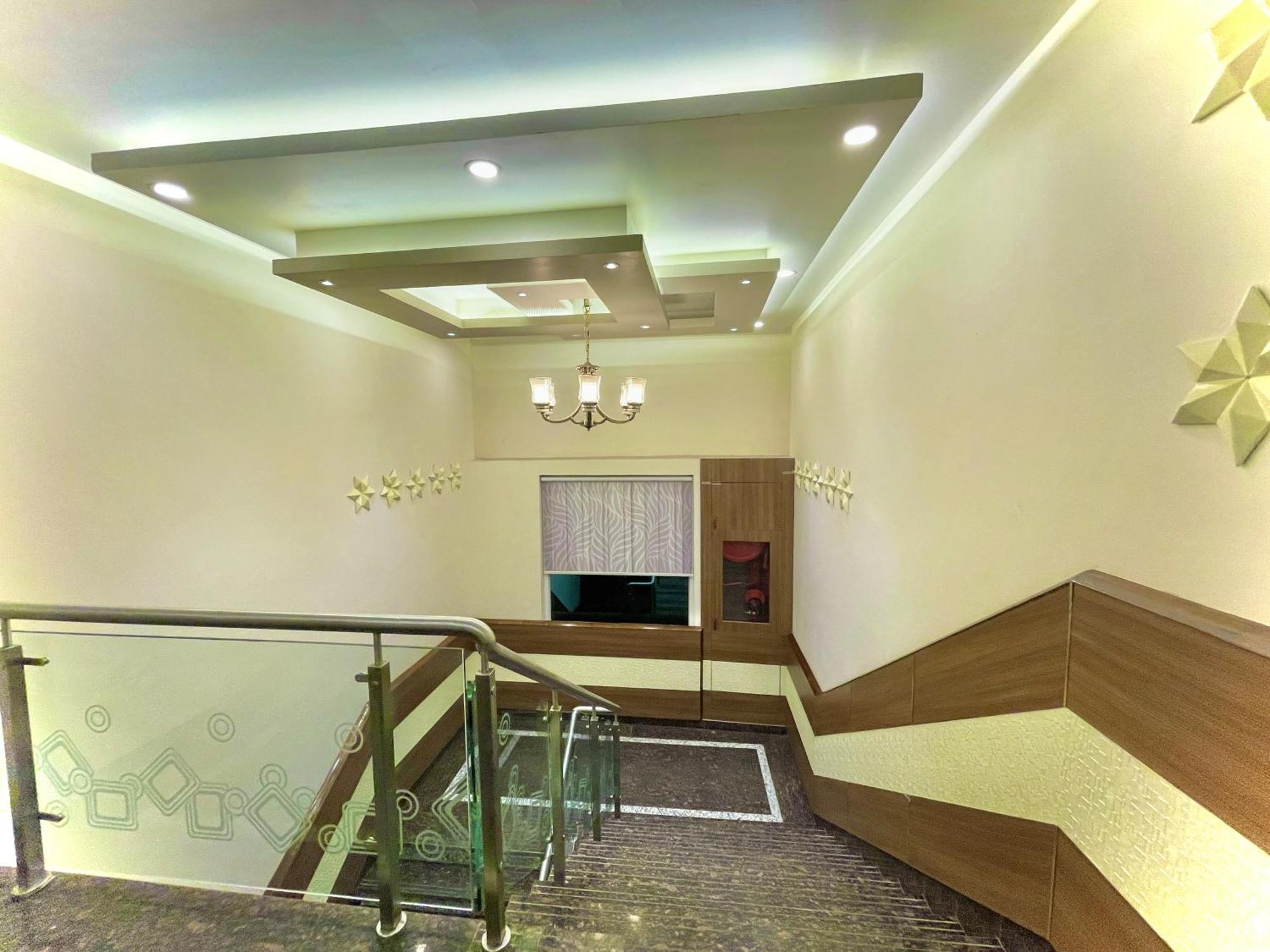Hotel Kuber Palace ! Puri Near-Sea-Beach-And-Temple Fully-Air-Conditioned-Hotel With-Lift-And-Parking-Facility Esterno foto