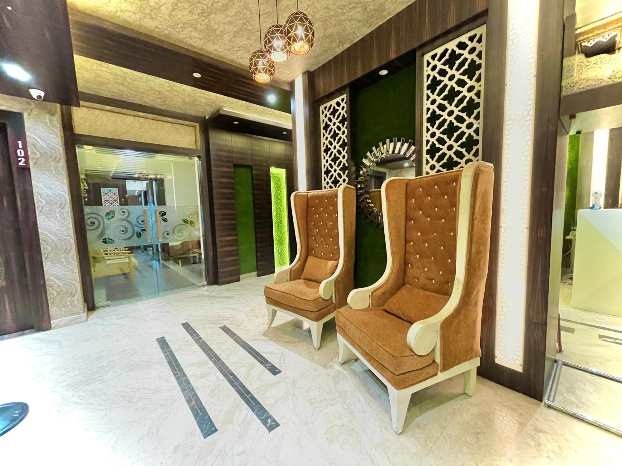 Hotel Kuber Palace ! Puri Near-Sea-Beach-And-Temple Fully-Air-Conditioned-Hotel With-Lift-And-Parking-Facility Esterno foto