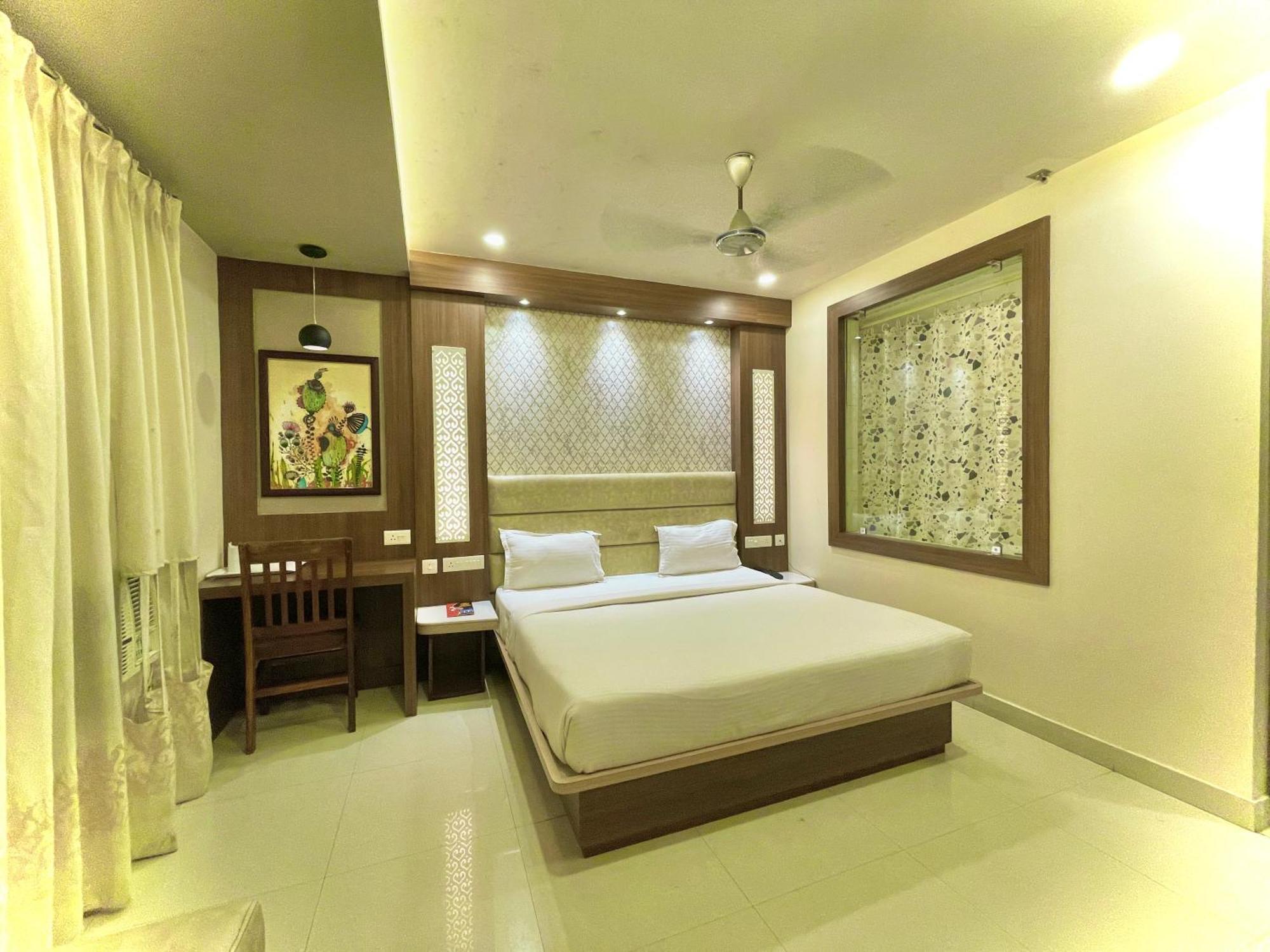 Hotel Kuber Palace ! Puri Near-Sea-Beach-And-Temple Fully-Air-Conditioned-Hotel With-Lift-And-Parking-Facility Esterno foto