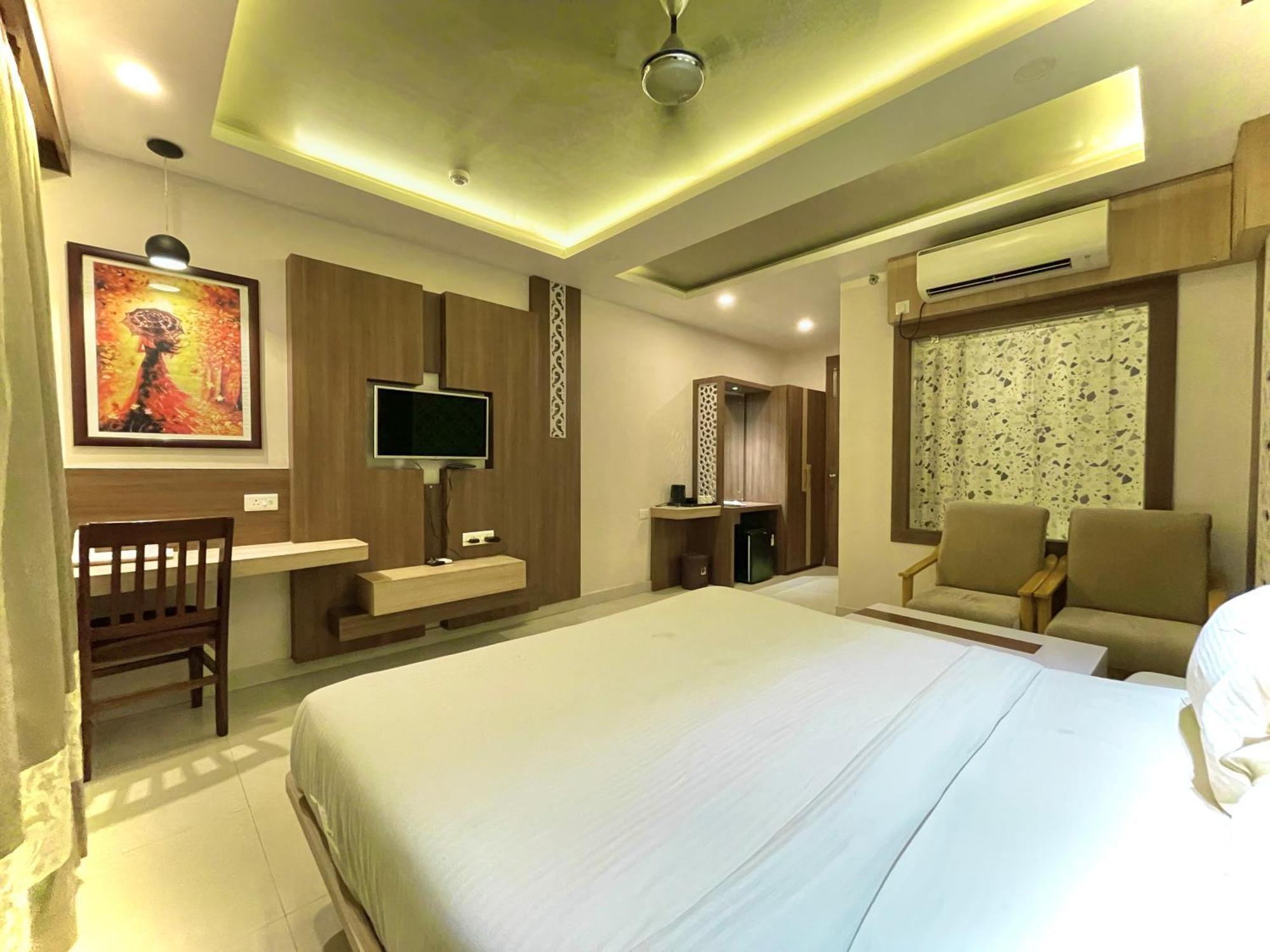 Hotel Kuber Palace ! Puri Near-Sea-Beach-And-Temple Fully-Air-Conditioned-Hotel With-Lift-And-Parking-Facility Esterno foto
