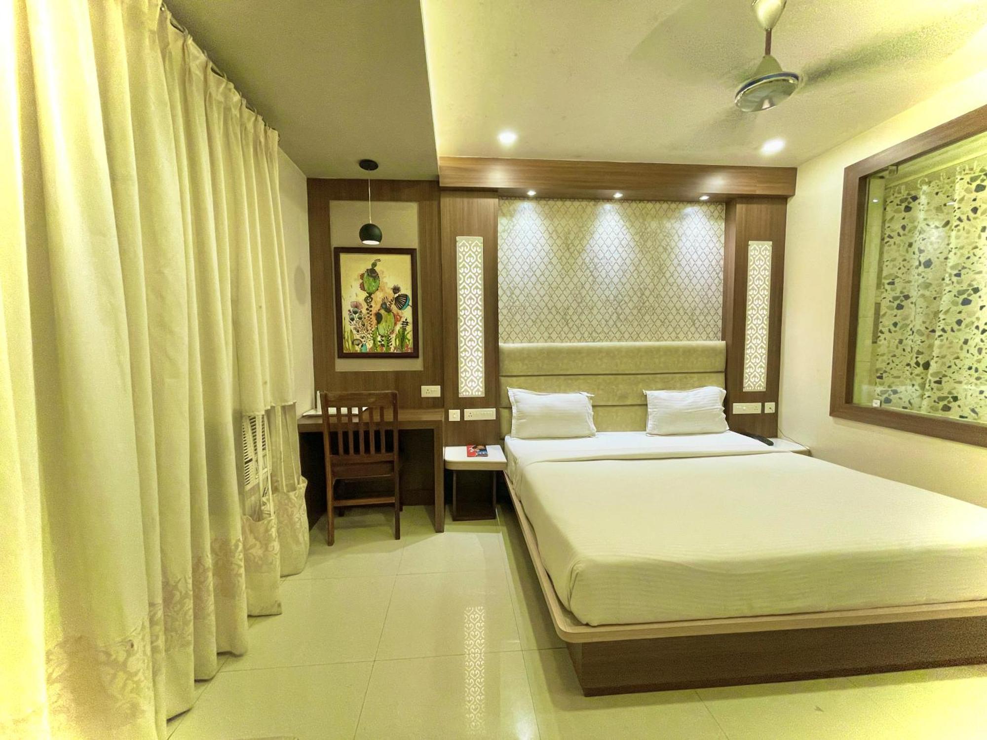 Hotel Kuber Palace ! Puri Near-Sea-Beach-And-Temple Fully-Air-Conditioned-Hotel With-Lift-And-Parking-Facility Esterno foto