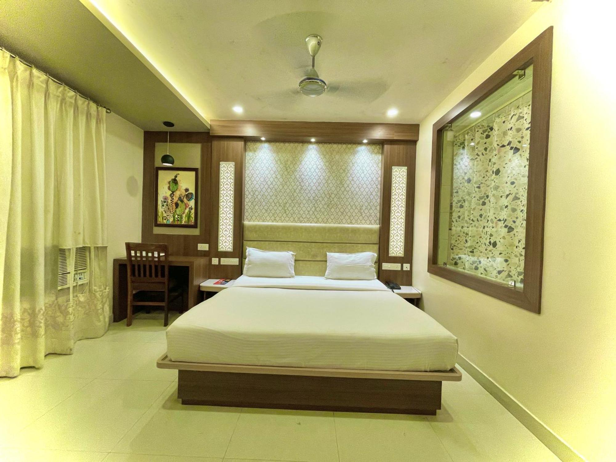Hotel Kuber Palace ! Puri Near-Sea-Beach-And-Temple Fully-Air-Conditioned-Hotel With-Lift-And-Parking-Facility Esterno foto