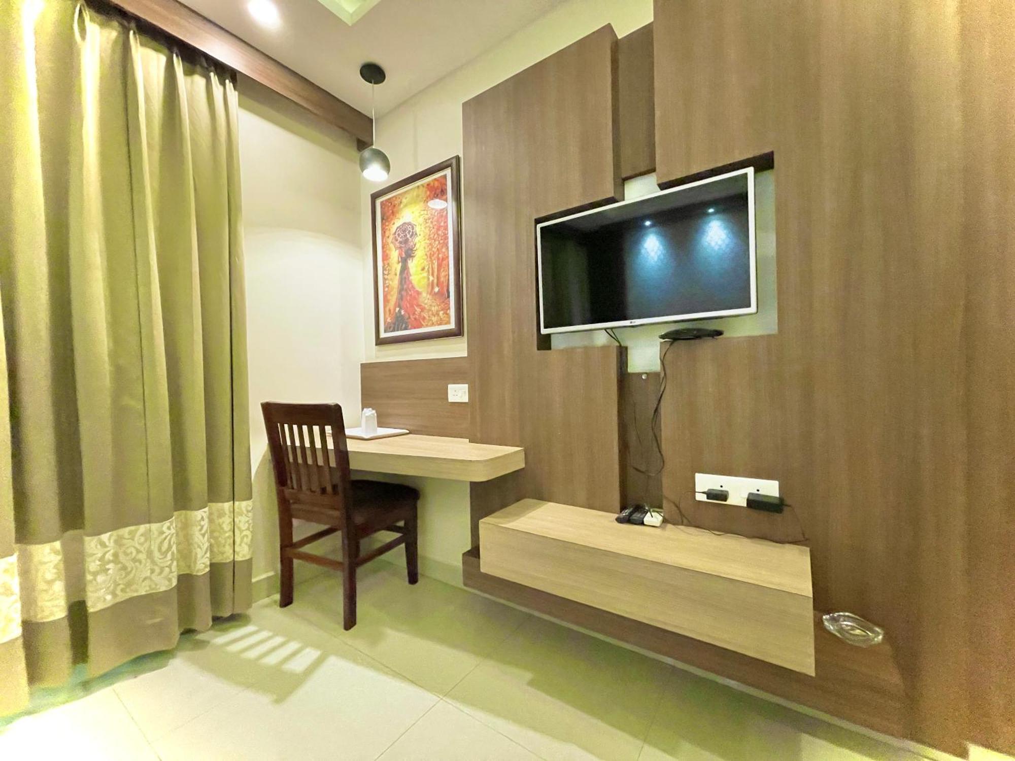Hotel Kuber Palace ! Puri Near-Sea-Beach-And-Temple Fully-Air-Conditioned-Hotel With-Lift-And-Parking-Facility Esterno foto