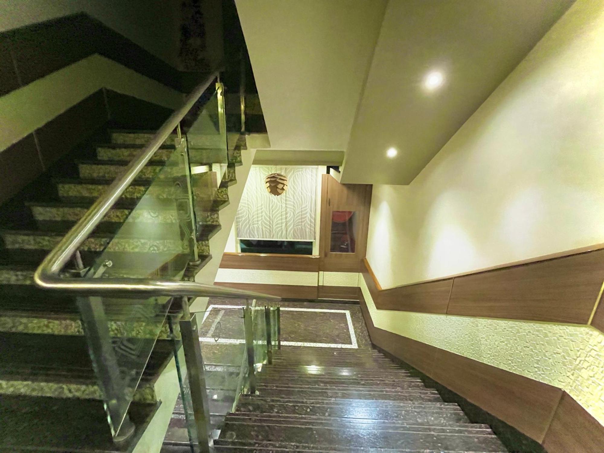 Hotel Kuber Palace ! Puri Near-Sea-Beach-And-Temple Fully-Air-Conditioned-Hotel With-Lift-And-Parking-Facility Esterno foto