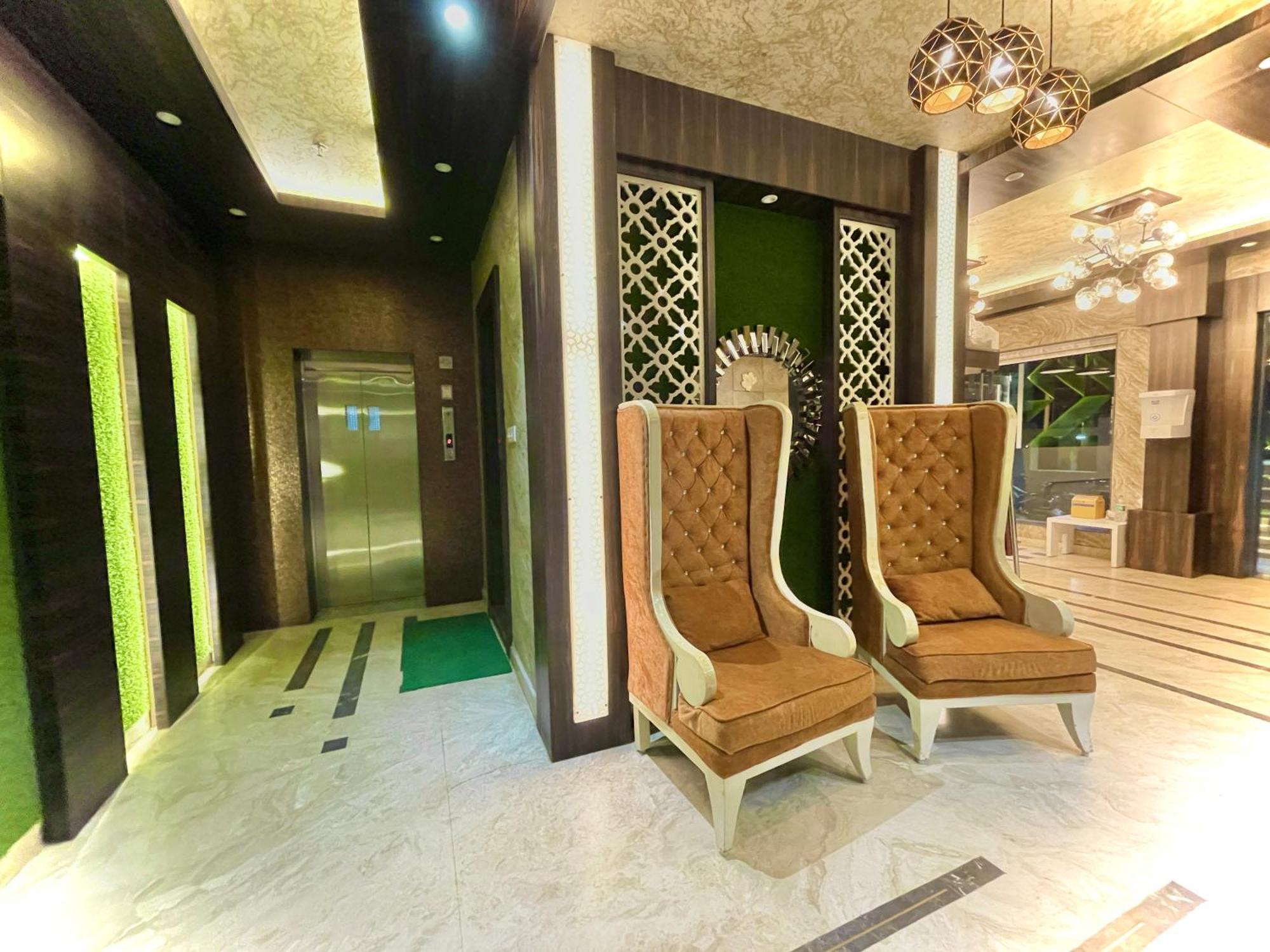 Hotel Kuber Palace ! Puri Near-Sea-Beach-And-Temple Fully-Air-Conditioned-Hotel With-Lift-And-Parking-Facility Esterno foto