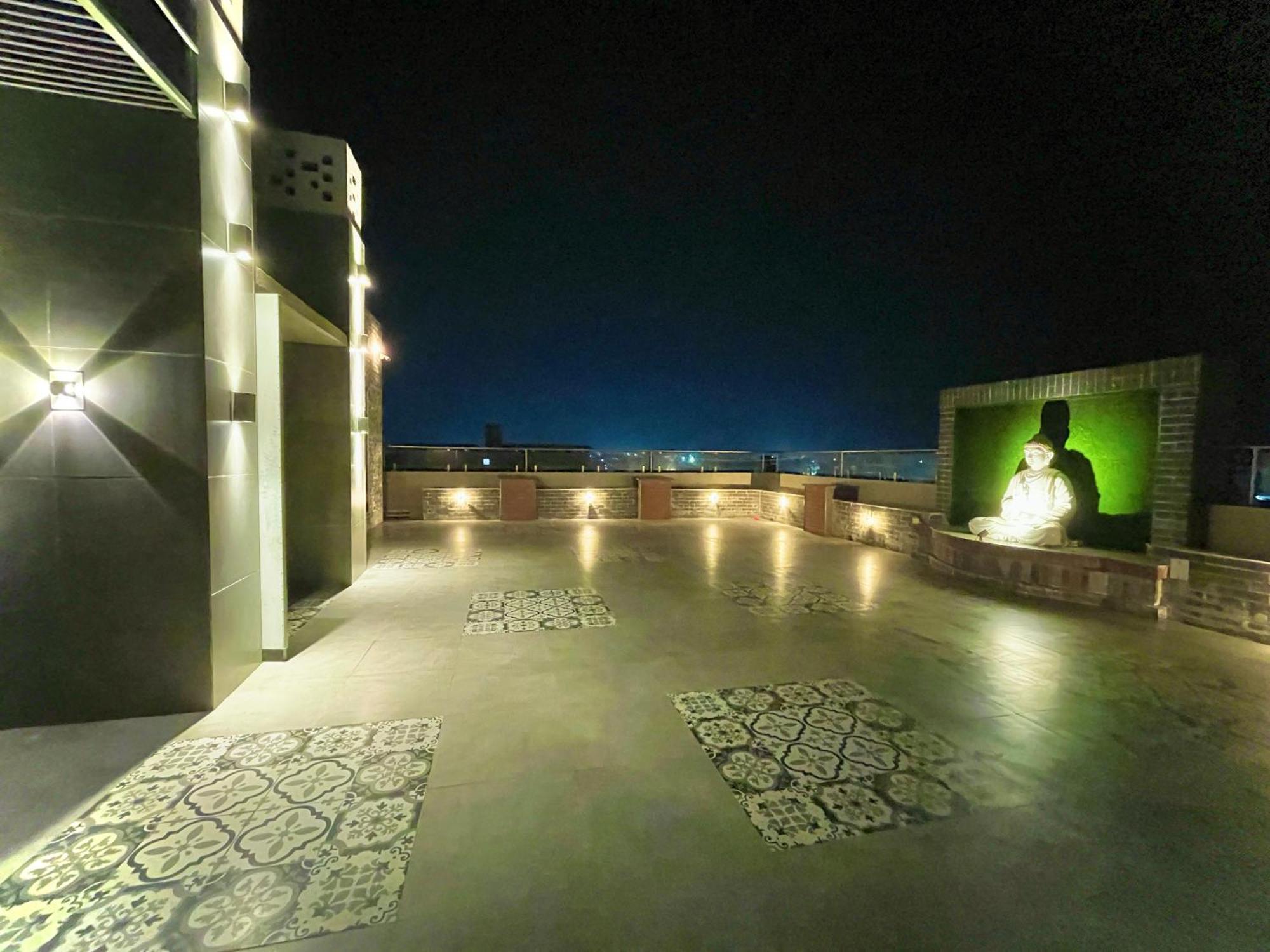 Hotel Kuber Palace ! Puri Near-Sea-Beach-And-Temple Fully-Air-Conditioned-Hotel With-Lift-And-Parking-Facility Esterno foto