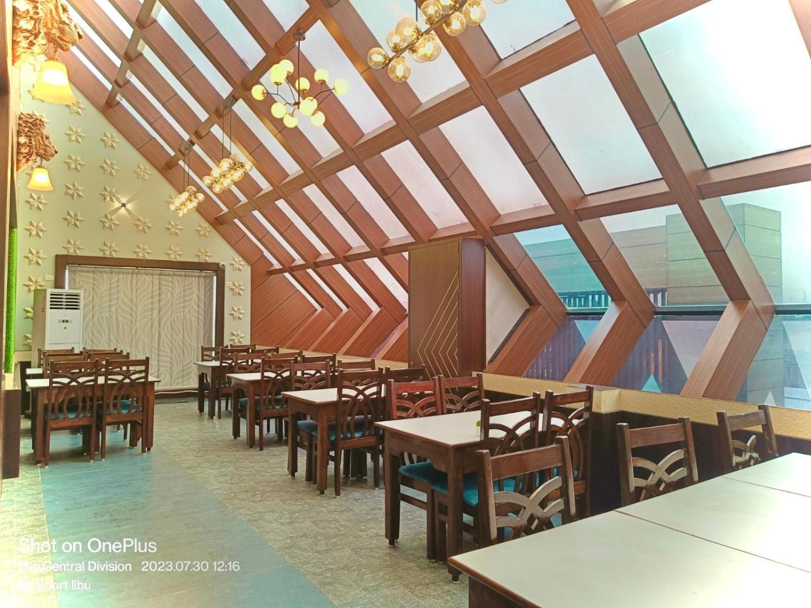 Hotel Kuber Palace ! Puri Near-Sea-Beach-And-Temple Fully-Air-Conditioned-Hotel With-Lift-And-Parking-Facility Esterno foto