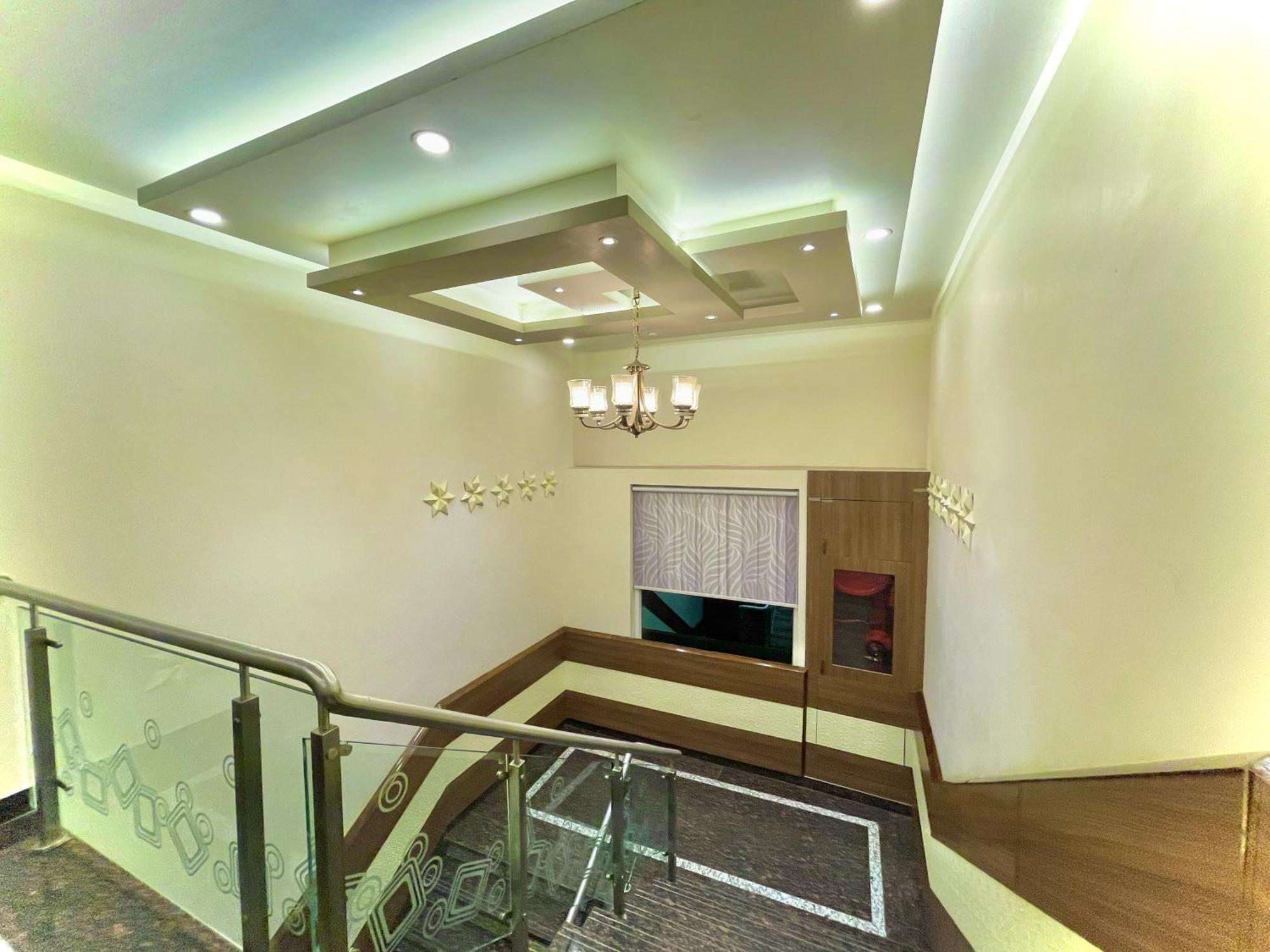 Hotel Kuber Palace ! Puri Near-Sea-Beach-And-Temple Fully-Air-Conditioned-Hotel With-Lift-And-Parking-Facility Esterno foto