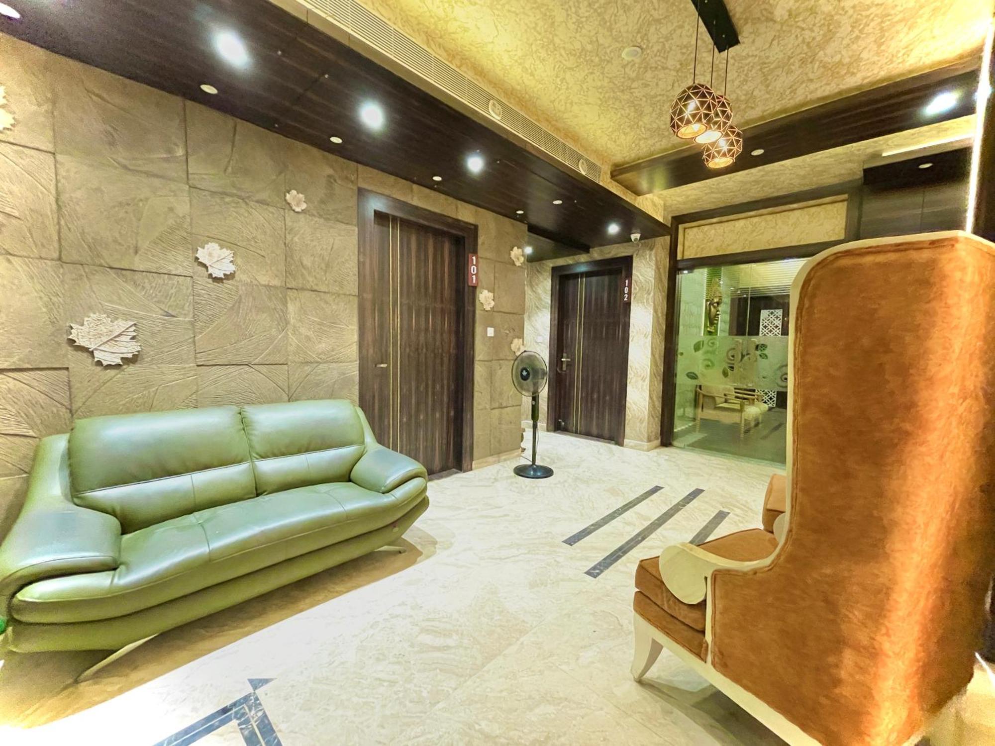 Hotel Kuber Palace ! Puri Near-Sea-Beach-And-Temple Fully-Air-Conditioned-Hotel With-Lift-And-Parking-Facility Esterno foto