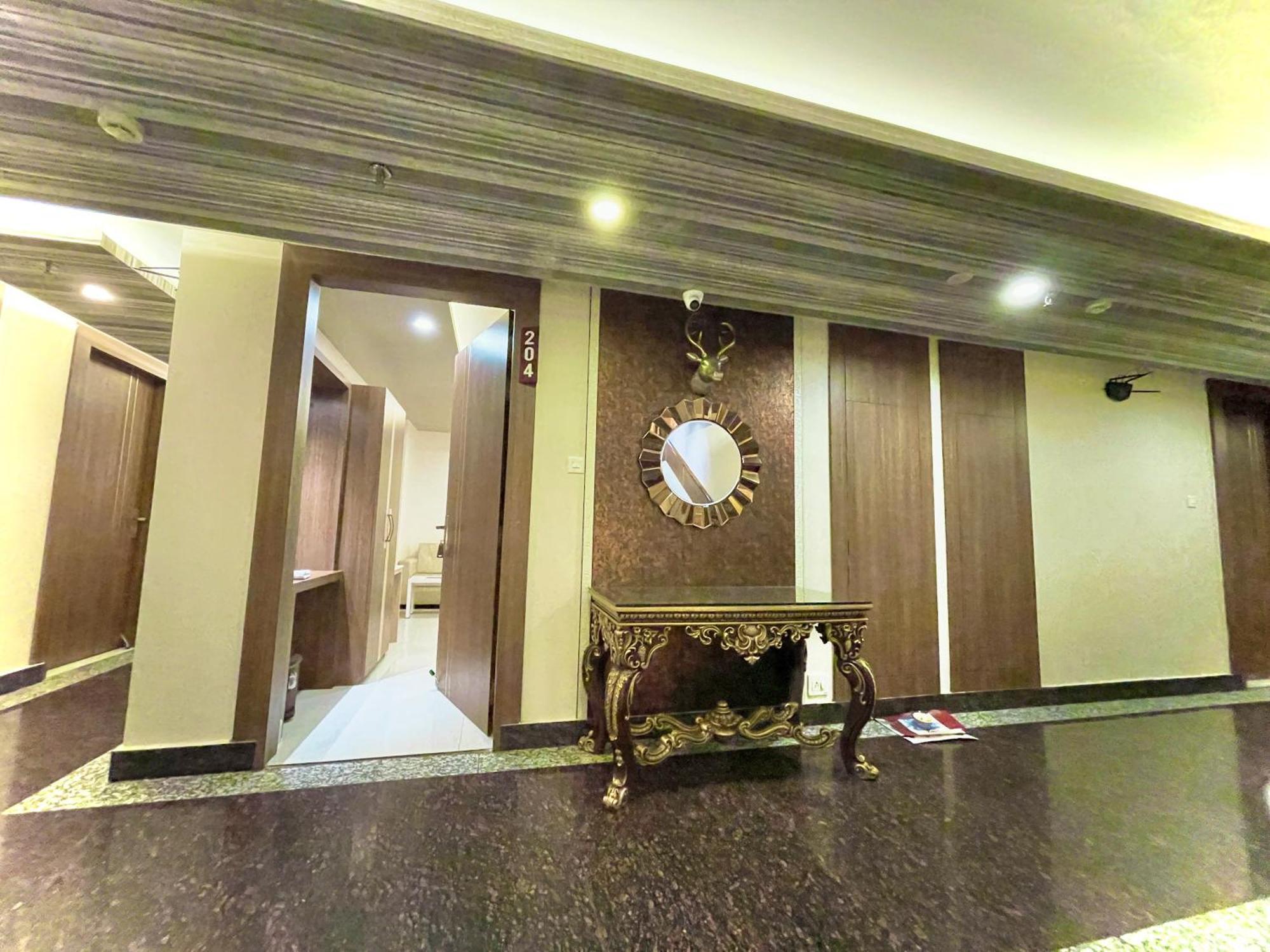 Hotel Kuber Palace ! Puri Near-Sea-Beach-And-Temple Fully-Air-Conditioned-Hotel With-Lift-And-Parking-Facility Esterno foto