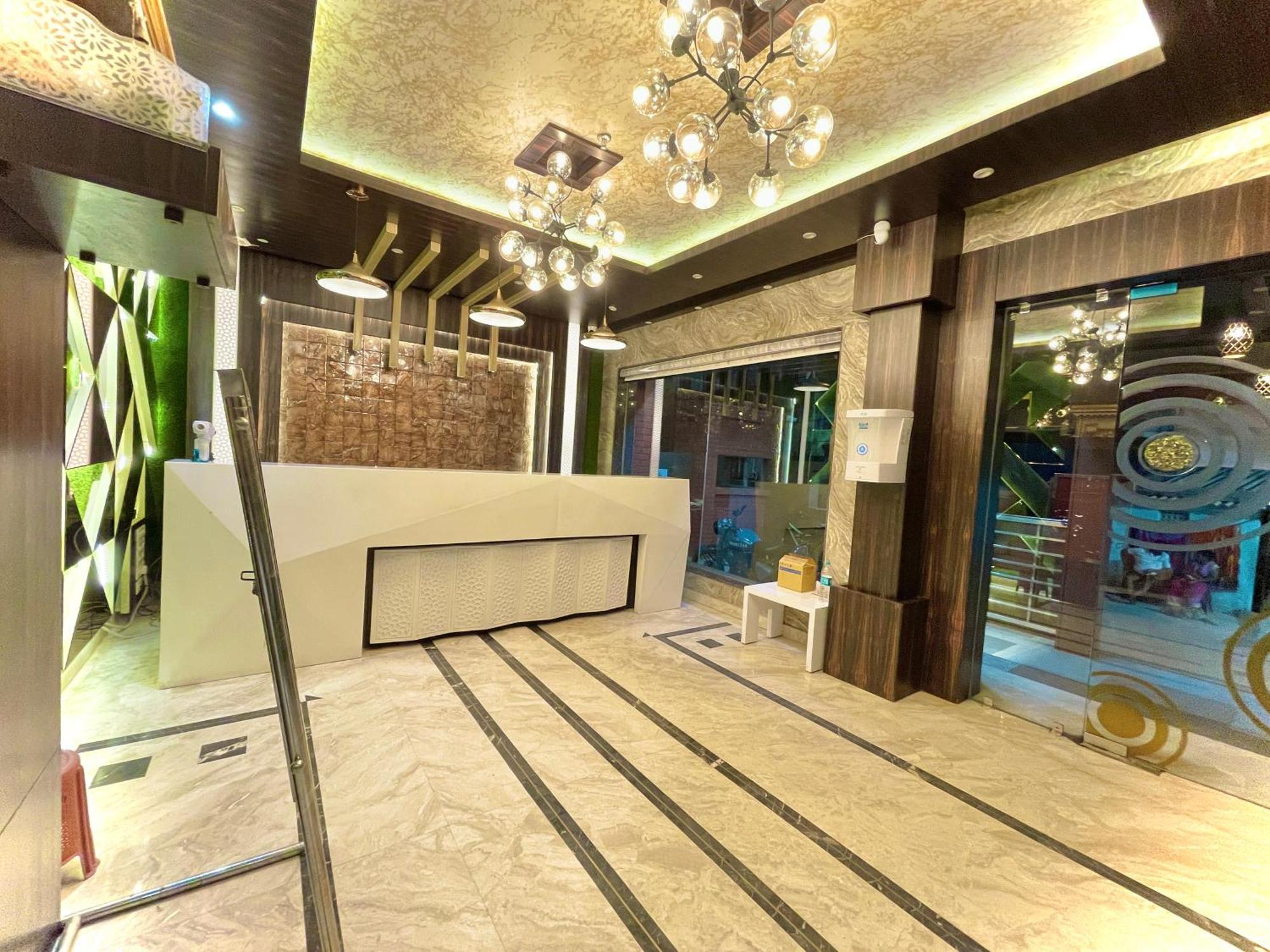 Hotel Kuber Palace ! Puri Near-Sea-Beach-And-Temple Fully-Air-Conditioned-Hotel With-Lift-And-Parking-Facility Esterno foto